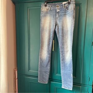 Anthropologie brand Closed Denim distressed skinny jeans lighter wash